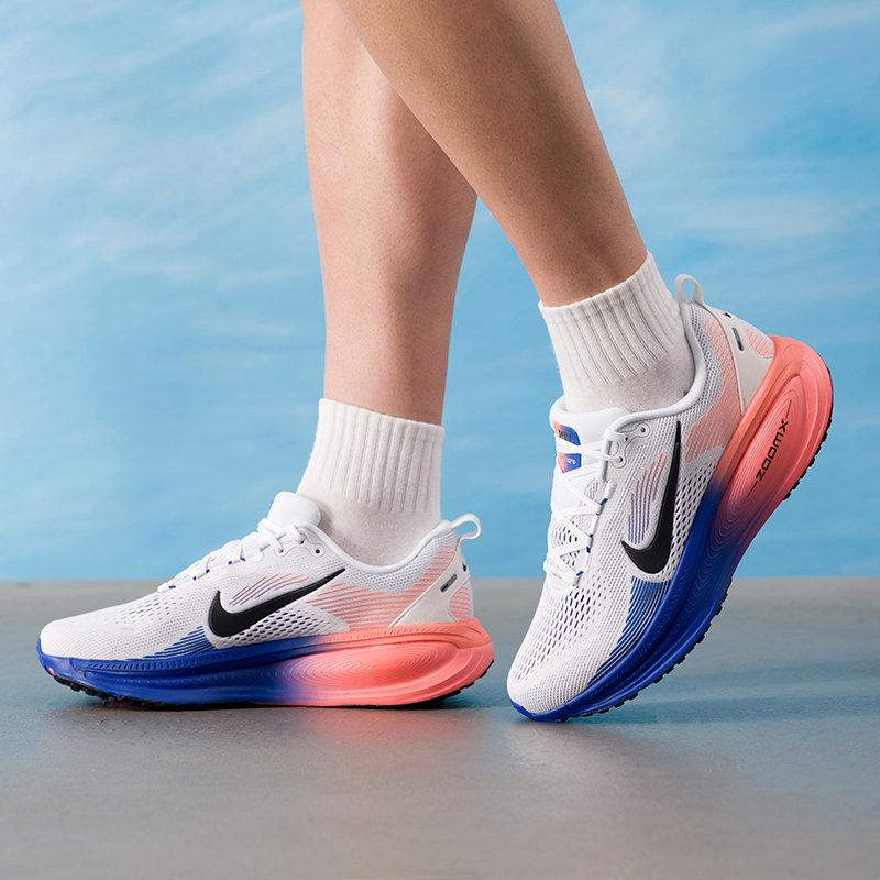Lightweight Road Running Shoes - حذاء نايك فوميرو 18 HM6803-114 للرجال،