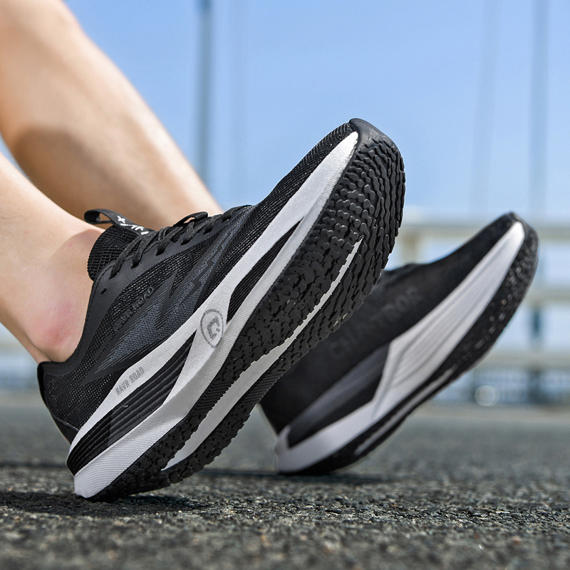 أحذية رياضية رجالية مع لوح كرب - مراجعة Carbon Plate Marathon Racing Shoes وسعره