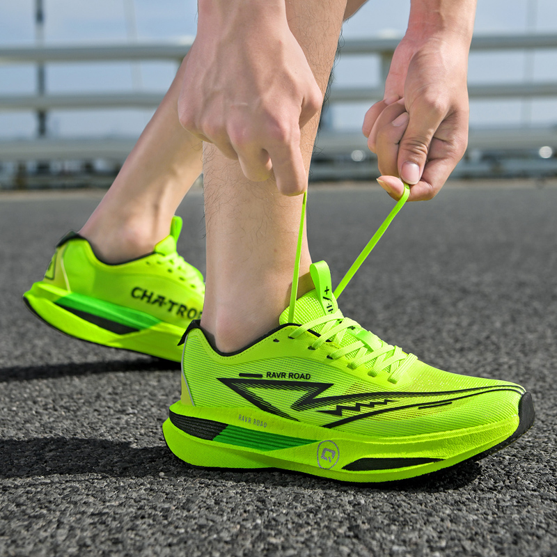 أحذية رياضية رجالية مع لوح كرب - مراجعة Carbon Plate Marathon Racing Shoes وسعره