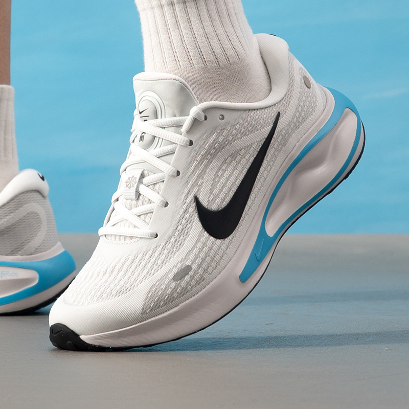 أحذية نايك الرجالية الأصلية خف - مراجعة Lightweight Road Running Shoes وسعره